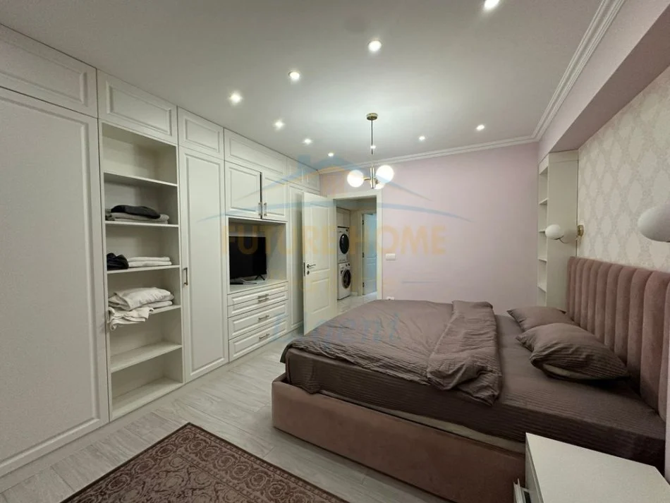 Tirane, jepet me qera apartament 3+1+Ballkon Kati 3, 136 m² 1.500 € (Stadiumi Dinamo)