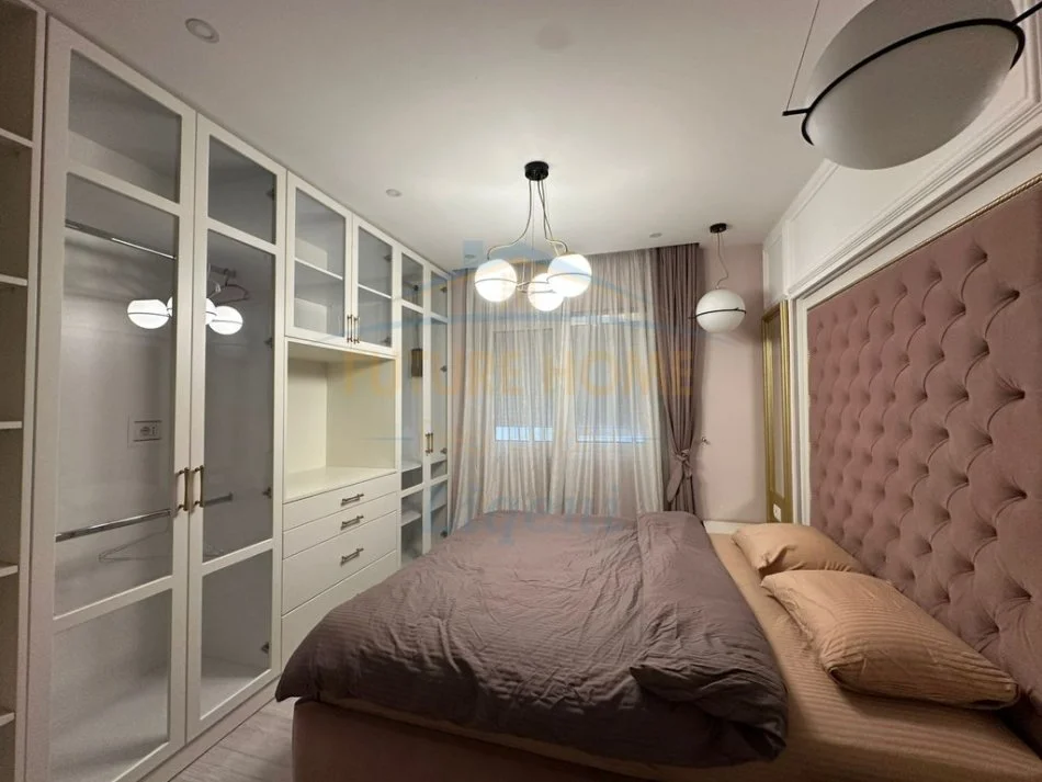 Tirane, jepet me qera apartament 3+1+Ballkon Kati 3, 136 m² 1.500 € (Stadiumi Dinamo)