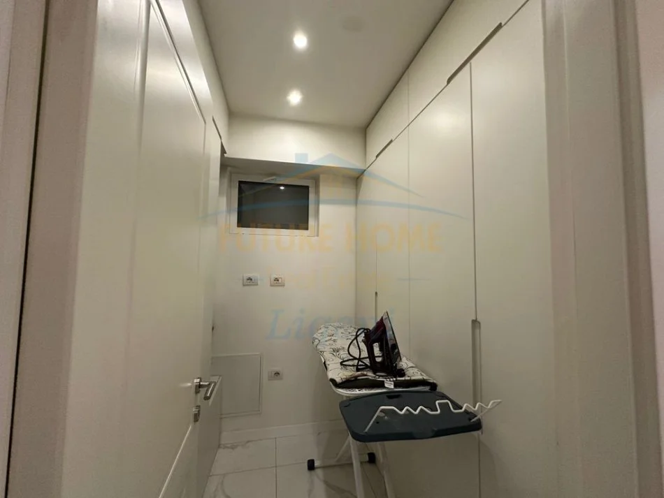 Tirane, jepet me qera apartament 3+1+Ballkon Kati 3, 136 m² 1.500 € (Stadiumi Dinamo)