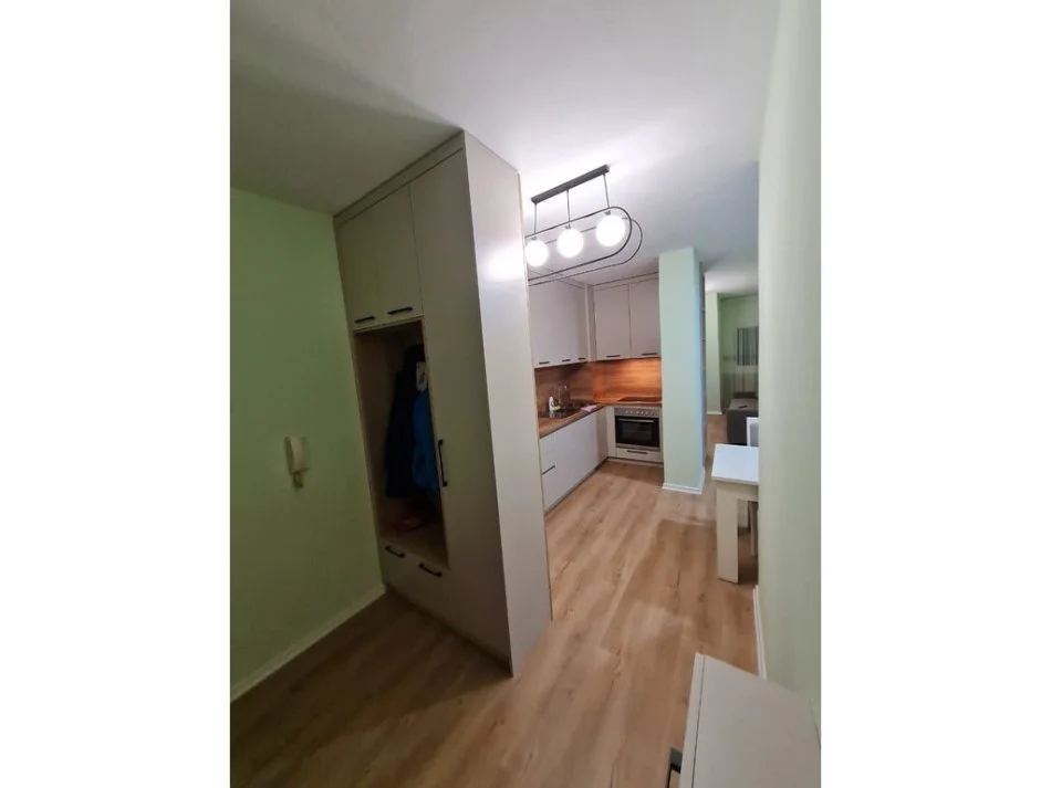 Tirane, shitet apartament 2+1+Ballkon Kati 5, 94 m² 210.000 € (RRUGA E KAVAJES)