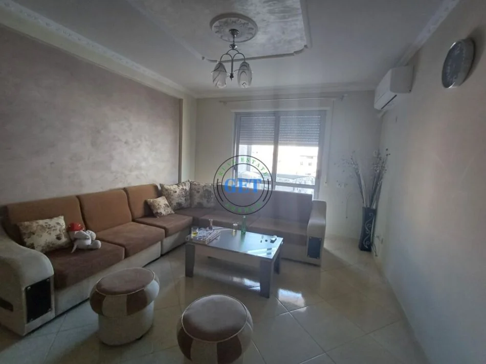 Durres, jepet me qera apartament 2+1+Ballkon Kati 5, 82 m² 400 € (Plazh Hekurudha, Durrës)