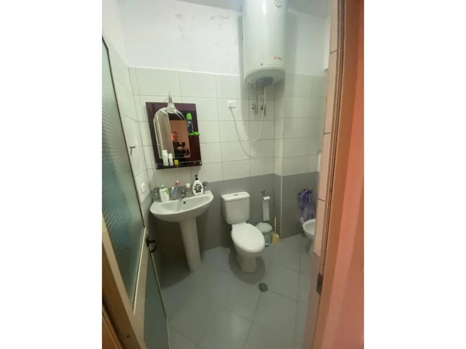 Tirane, jepet me qera apartament 2+1 Kati 5, 470 m² 470 € (misto mame)