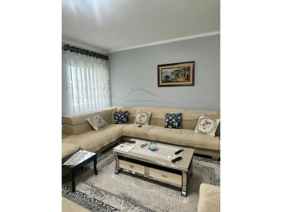 Tirane, shitet apartament 2+1+Ballkon Kati 3, 177 m² 212.000 € (fresk)