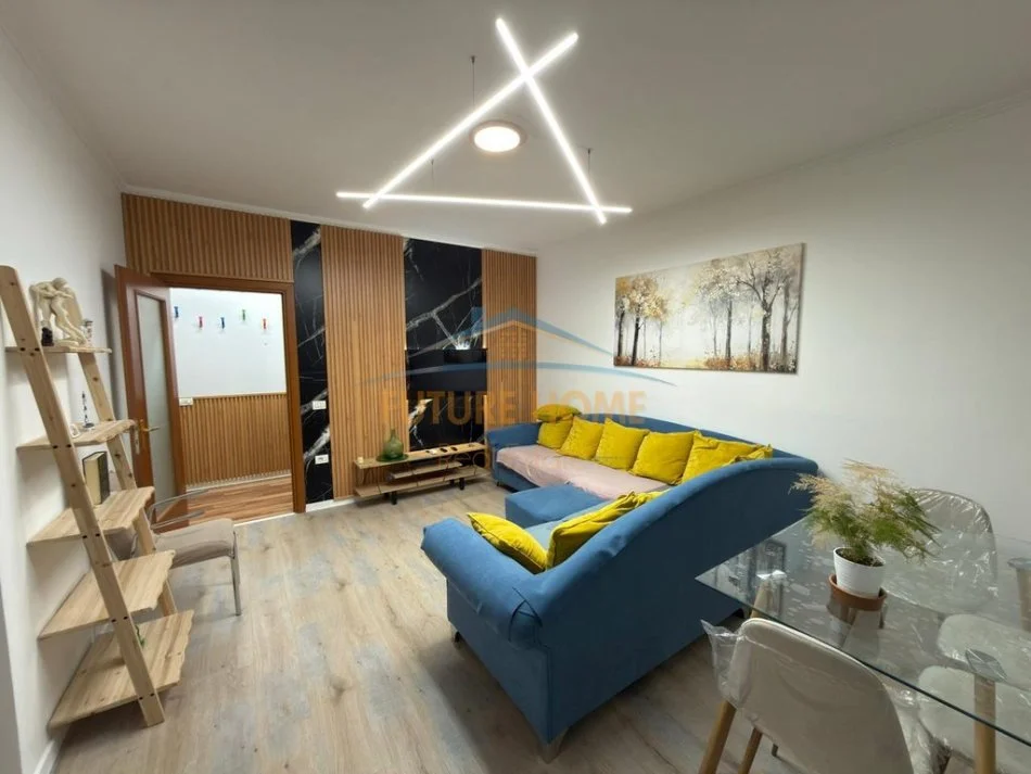 Tirane, shitet apartament 3+1 Kati 5, 126 m² (Liqeni i thate)