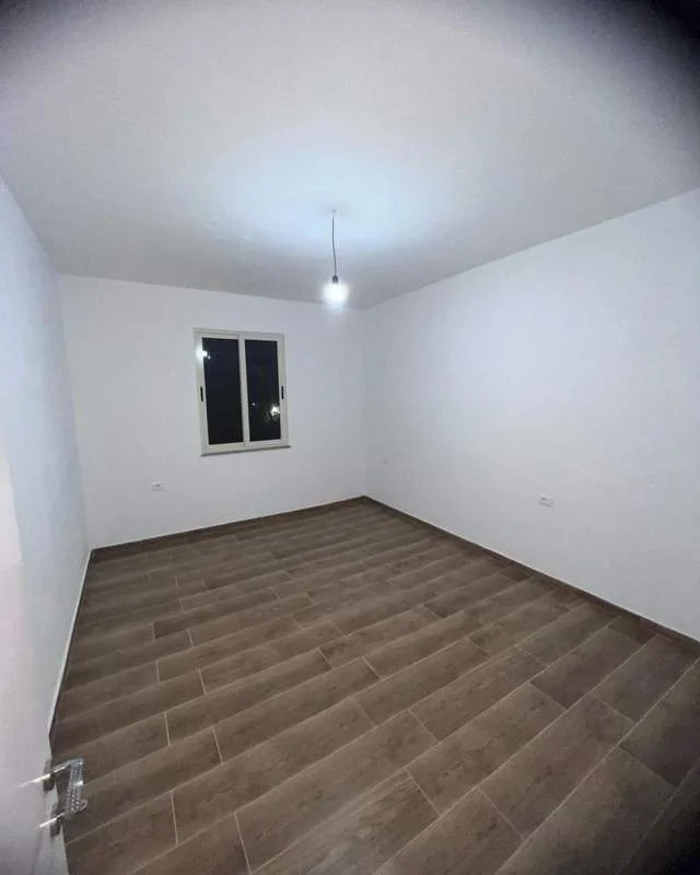 Tirane, jepet me qera Vile Kati 1, 30.000 Leke