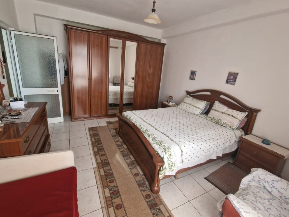 Tirane, shitet apartament 2+1 Kati 4, 188.000 € 