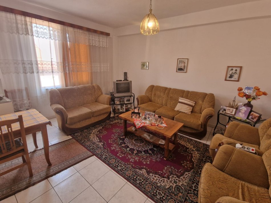 Tirane, shitet apartament 2+1 Kati 4, 188.000 € 