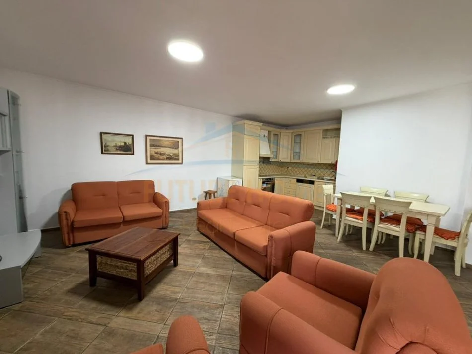 jepet me qera apartament Kati 5, 110 m² 500 € (Pranë Tatimeve, Durrës)