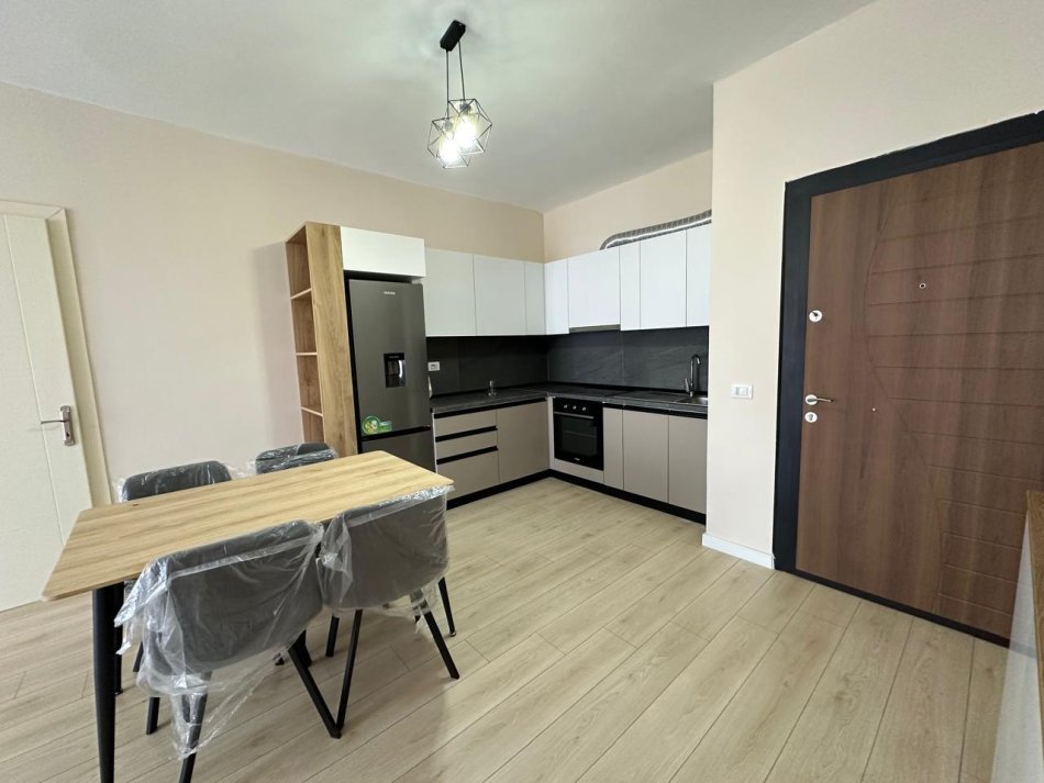 Tirane, jepet me qera apartament 2+1 Kati 2, 103 m² 550 € 