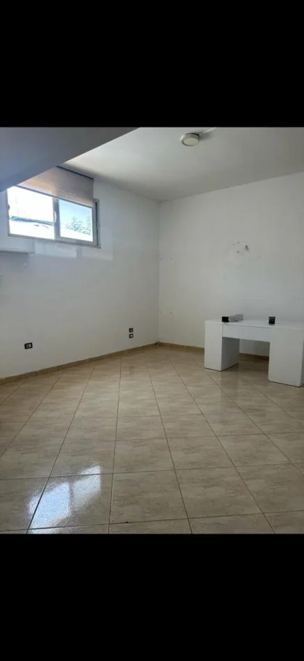 Tirane, jepet me qera ambjent biznesi Kati 1, 70 m² 700 € (rruga dritan hoxha)