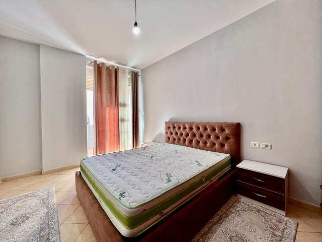 Tirane, jepet me qera apartament 1+1+BLK Kati 3, 65 m² 300 Euro (Vila L)