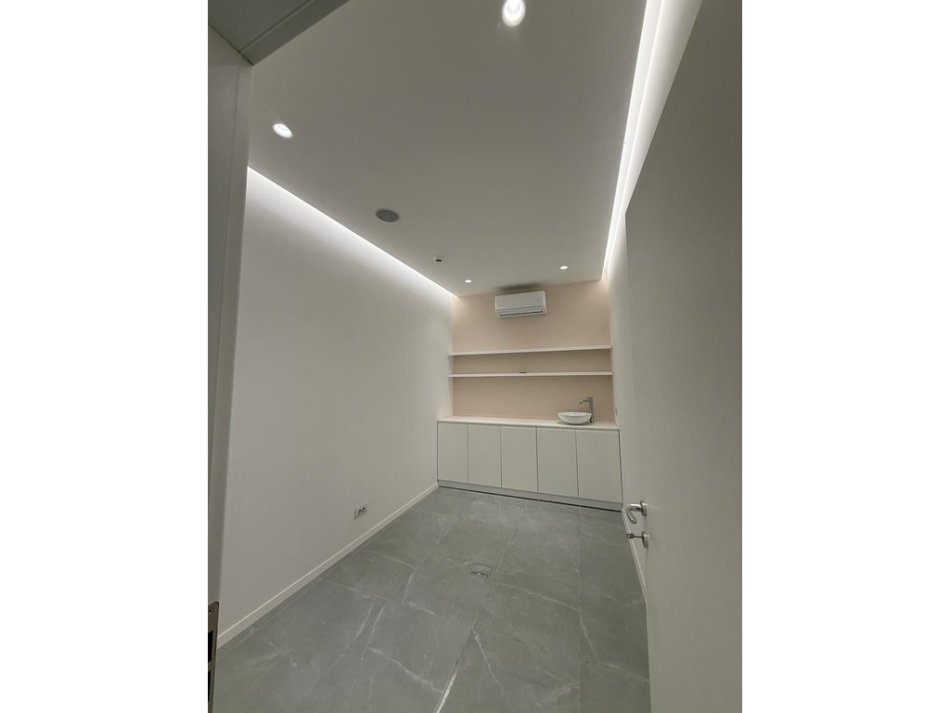 Tirane, jepet me qera ambjent biznesi Kati 2, 131 m² 1.700 € (Jordan Misja, Tiranë.)