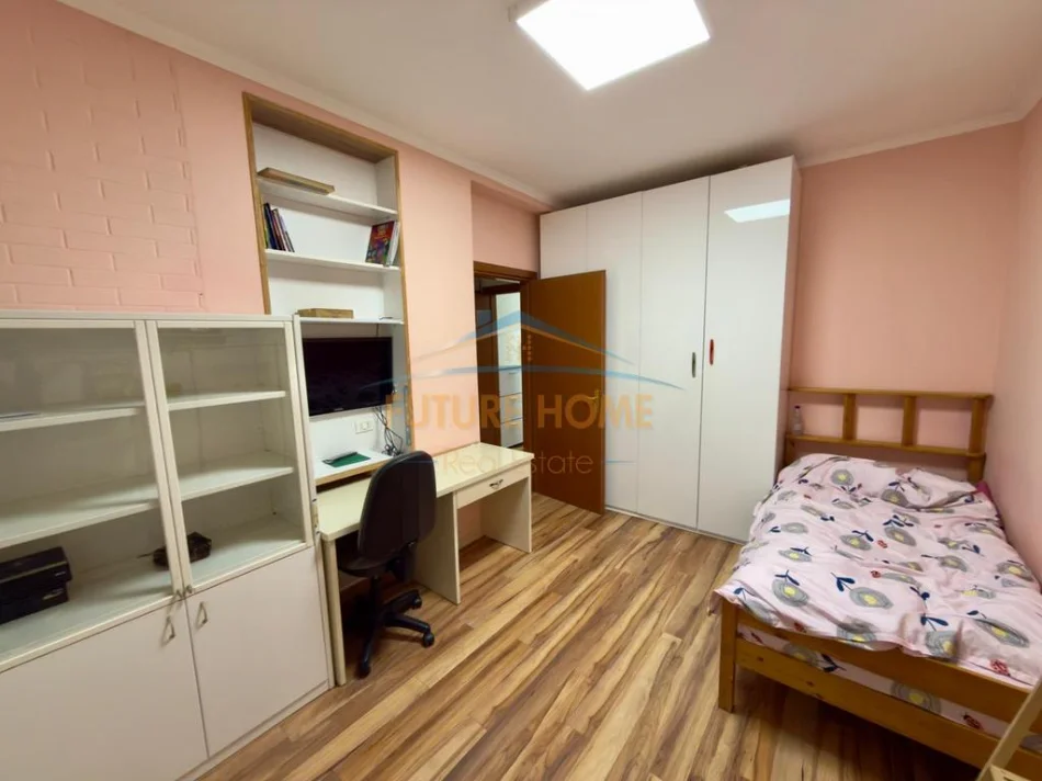 Tirane, jepet me qera apartament 3+1 Kati 5, 114 m² 1.250 € 