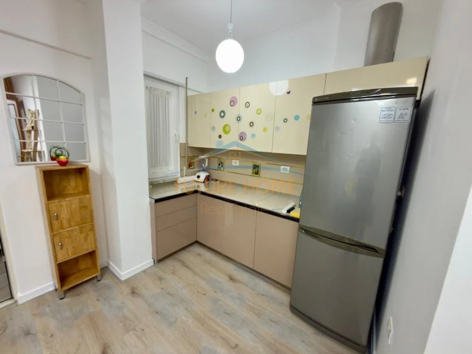Tirane, shitet apartament 3+1 Kati 5, 126 m² (Liqeni i Thate, Tiranë.)