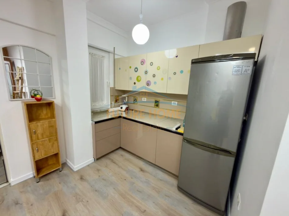 Tirane, jepet me qera apartament 3+1 Kati 5, 114 m² 1.250 € 