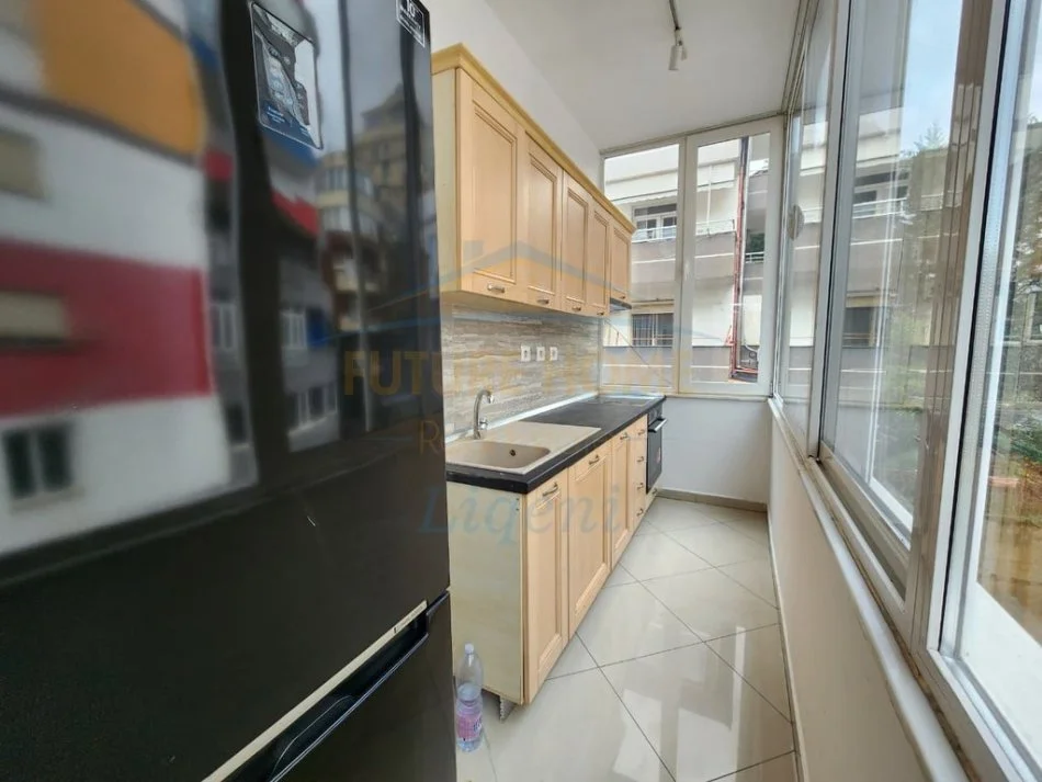 Tirane, jepet me qera apartament 2+1 Kati 3, 105 m² 850 € (Kopshti Zoologjik)