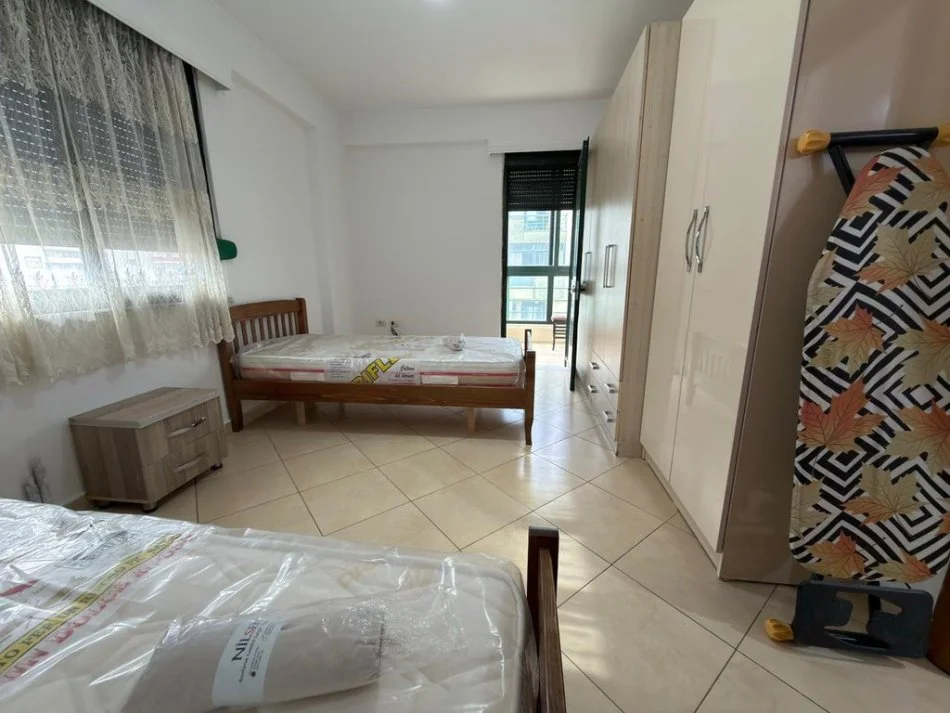 Tirane, jepet me qera apartament 2+1+Ballkon Kati 5, 100 m² 550 € (5 Maji)