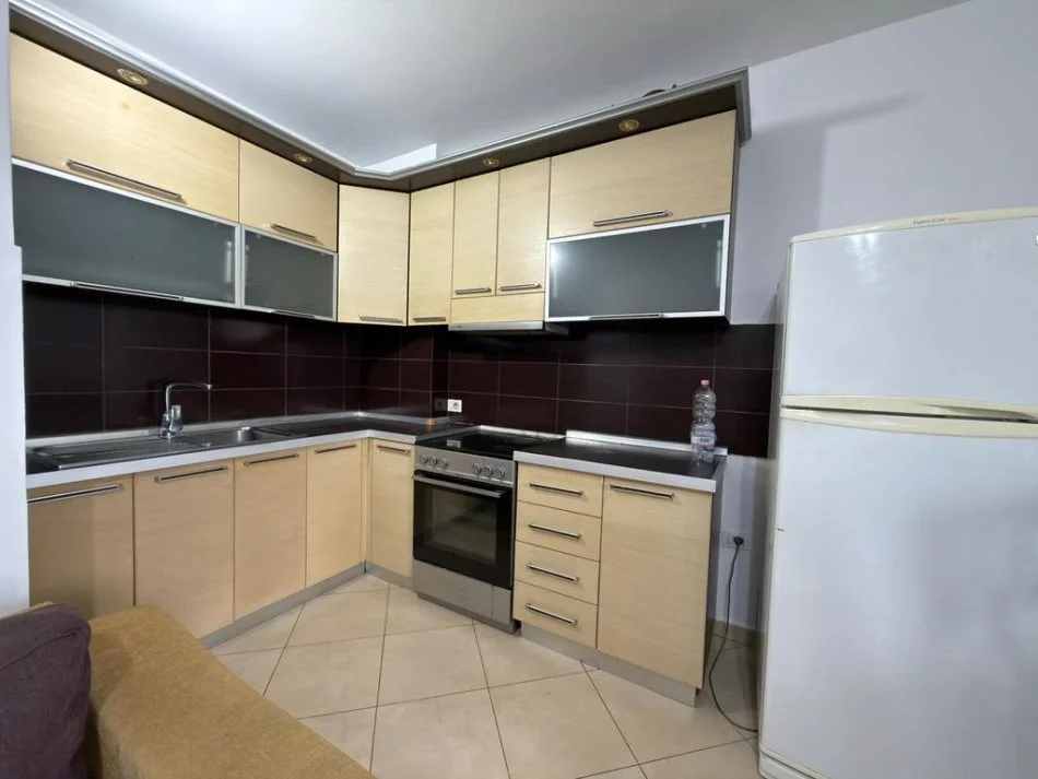 Tirane, jepet me qera apartament 2+1+Ballkon Kati 5, 100 m² 550 € (5 MAJI)