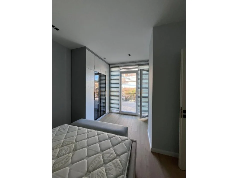Tirane, jepet me qera apartament 2+1+Ballkon Kati 1, 100 m² 600 € (Sauk)