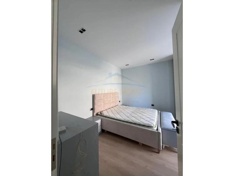 Tirane, jepet me qera apartament 2+1+Ballkon Kati 1, 100 m² 600 € (Sauk)