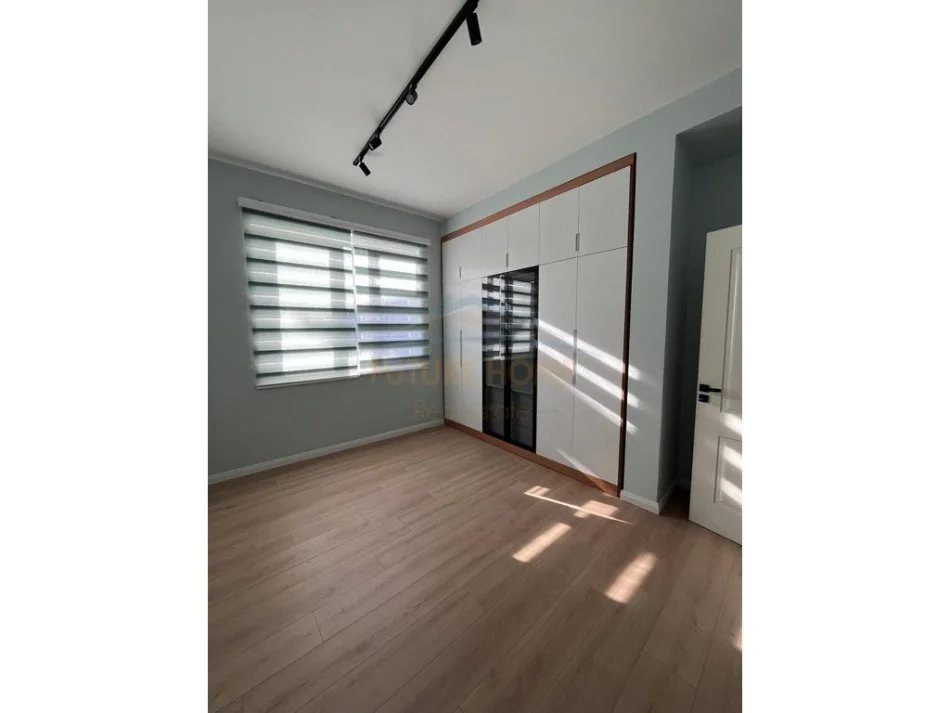 Tirane, jepet me qera apartament 2+1+Ballkon Kati 1, 100 m² 600 € (Sauk)