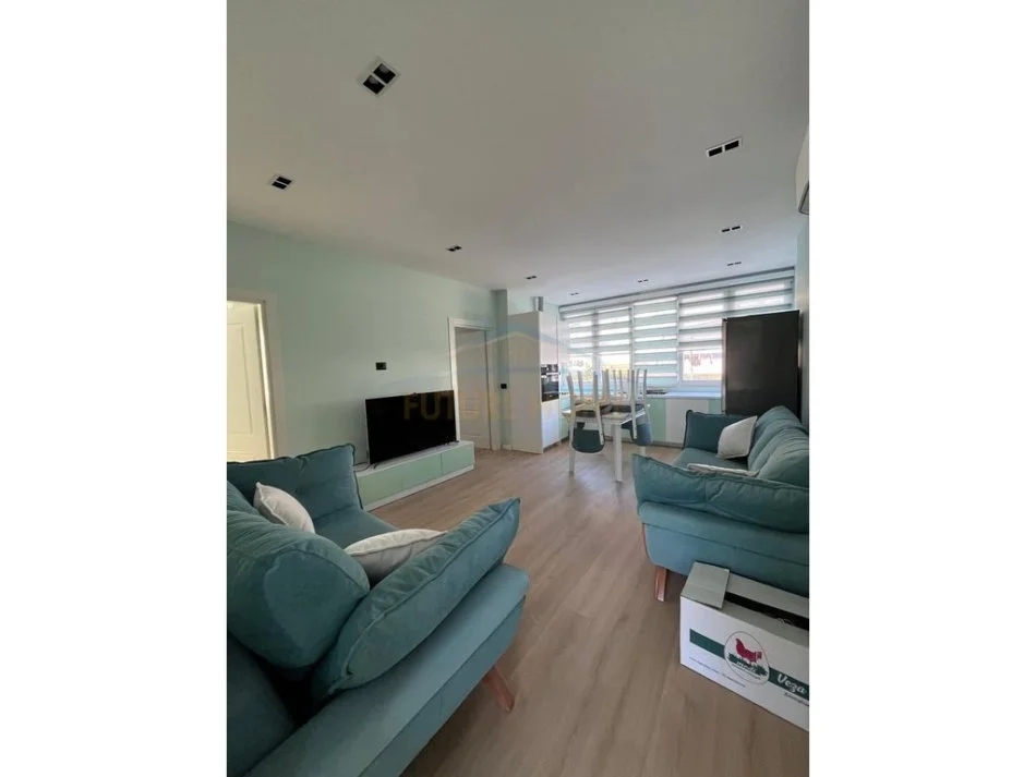 Tirane, jepet me qera apartament 2+1+Ballkon Kati 1, 100 m² 600 € (Sauk)