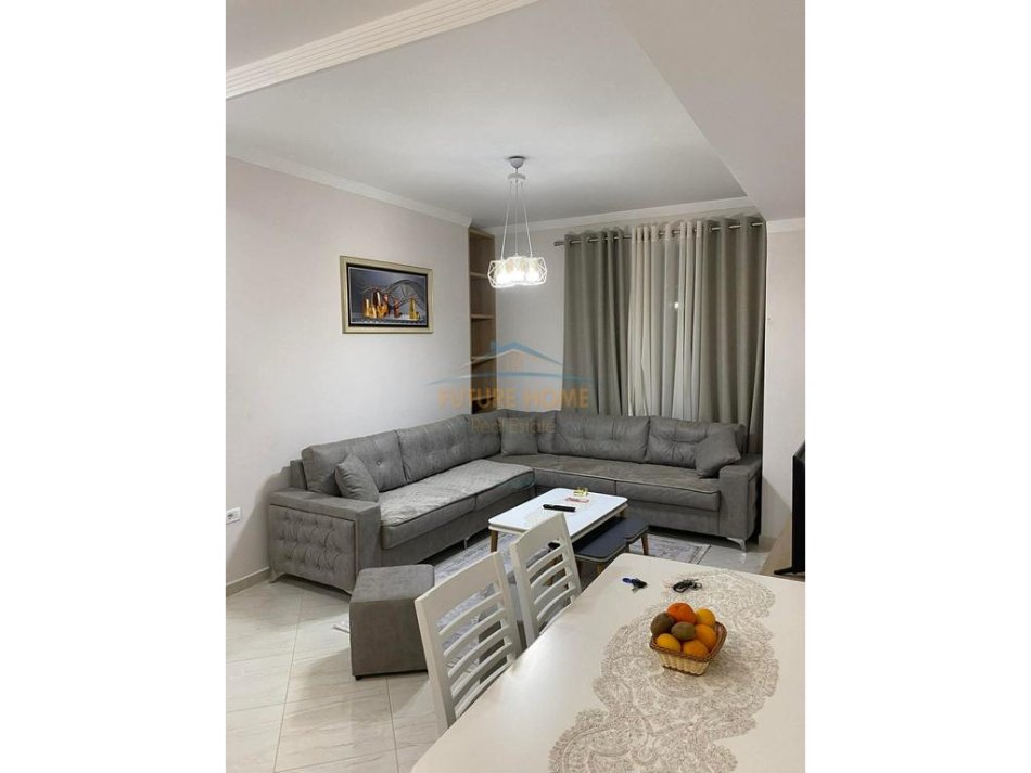 Tirane, jepet me qera 2+1 Kati 2, 82 m² 520 € 