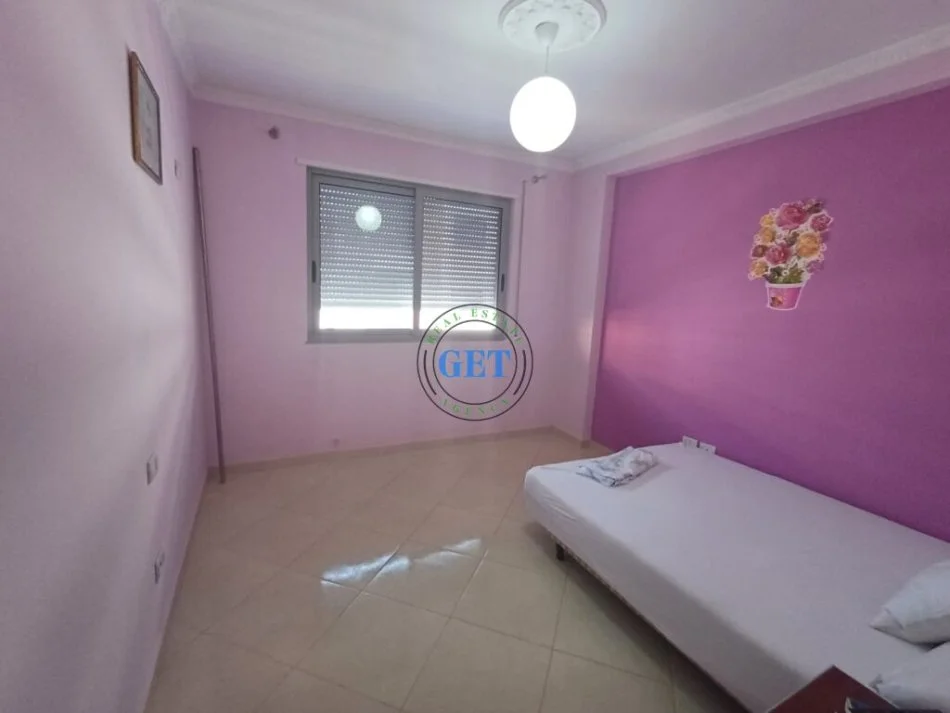 Durres, jepet me qera apartament 2+1+Ballkon Kati 5, 82 m² 400 € (Plazh Hekurudha, Durrës)