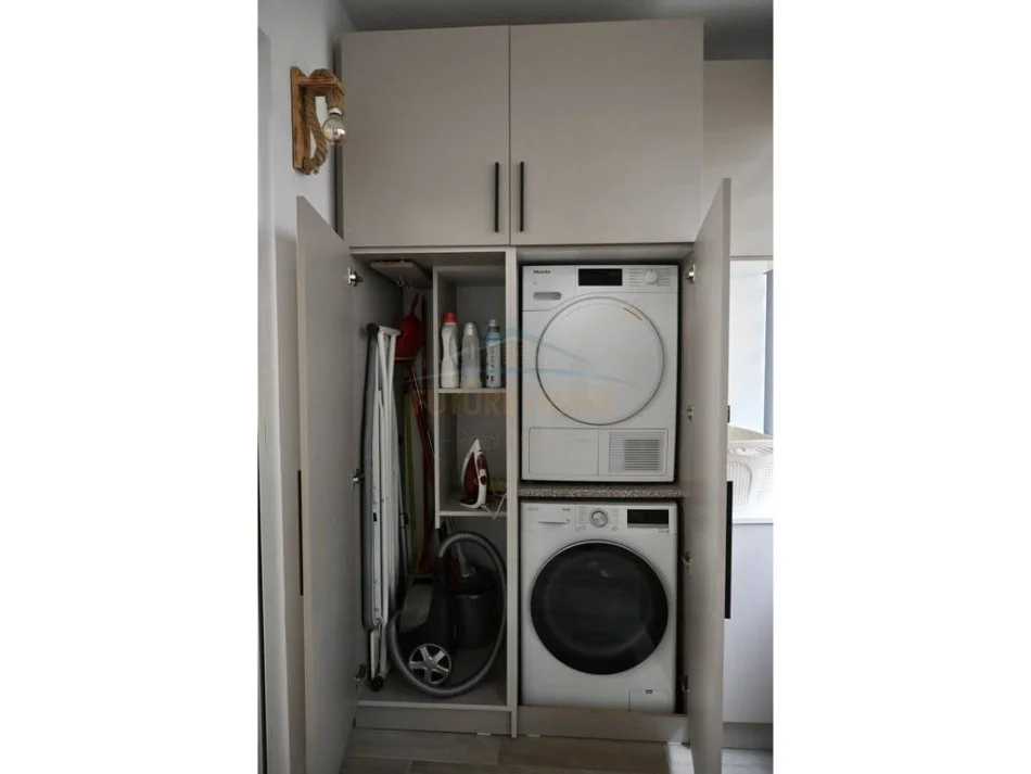 Tirane, shitet apartament 2+1+Ballkon Kati 3, 107 m² 215.000 € (Ali Demi)