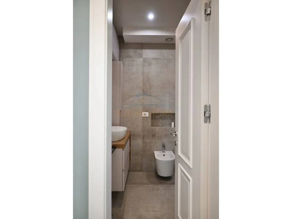 Tirane, shitet apartament 2+1+Ballkon Kati 3, 107 m² 215.000 € (Ali Demi)