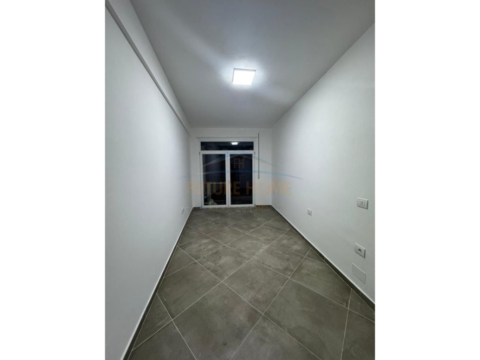 Tirane, jepet me qera 1+1 Kati 3, 73 m² 400 € 