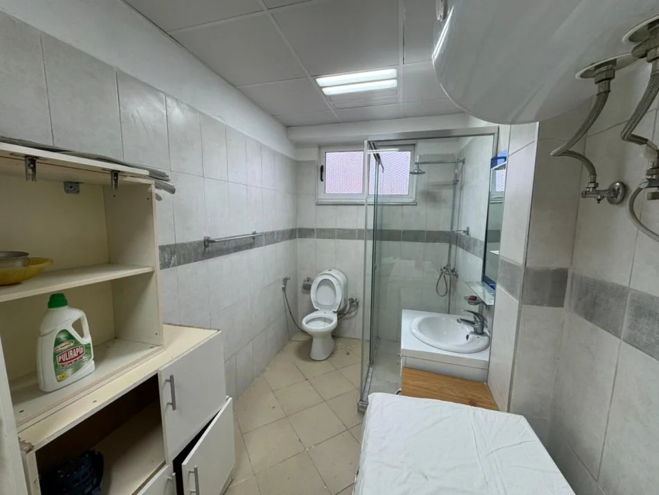 Tirane, jepet me qera apartament 3+1+Ballkon Kati 2, 100 m² 700 € 