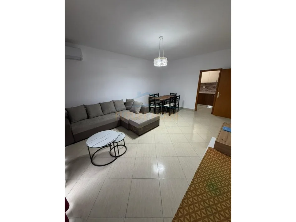 Shqiperi, jepet me qera apartament 2+1 Kati 4, 90 m² 600 € (Qera, Apartament 2+1 , Don Bosko , Tirane.)