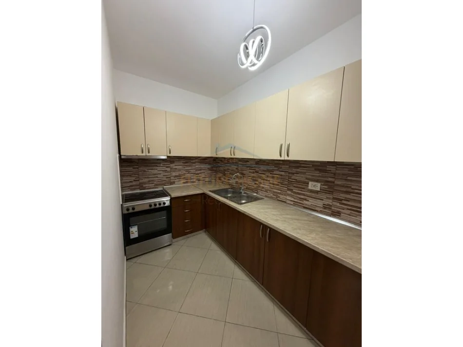 Shqiperi, jepet me qera apartament 2+1 Kati 4, 90 m² 600 € (Qera, Apartament 2+1 , Don Bosko , Tirane.)