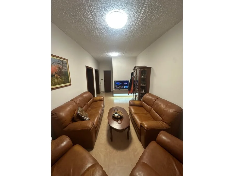 Tirane, jepet me qera apartament 1+1+Ballkon Kati 1, 58 m² 500 € (Vasil Shanto)