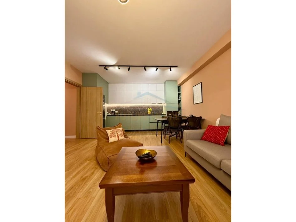Tirane, shitet apartament 2+1+Ballkon Kati 3, 106 m² 310.000 € (Rruga e Barrikadave, Tiranë)