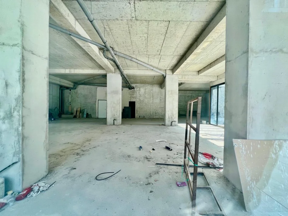 Tirane, jepet me qera ambjent biznesi , 452 m² 7.500 € (RRUGA KAVAJES SQUERE 21)