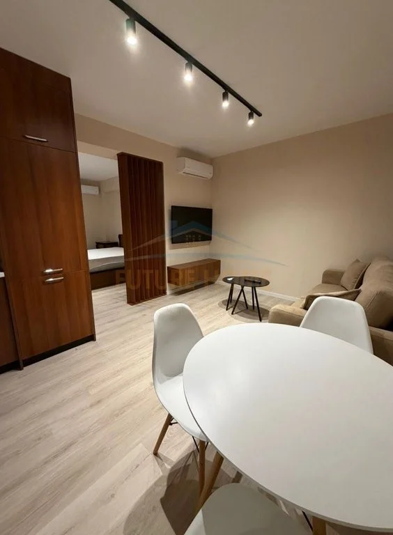 Tirane, jepet me qera apartament 2+1 Kati 1, 55 m² 550 € (Oxhaku)