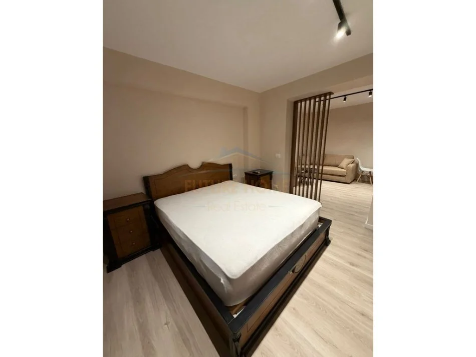 Tirane, jepet me qera apartament 2+1 , 50 m² 550 € (rruga Kongresi Manastirit)