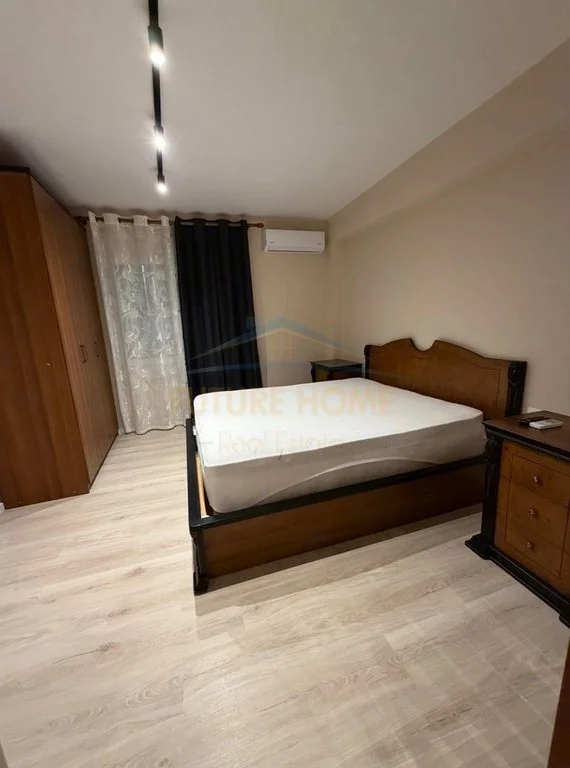 Tirane, jepet me qera apartament 2+1 Kati 1, 55 m² 550 € (Oxhaku)