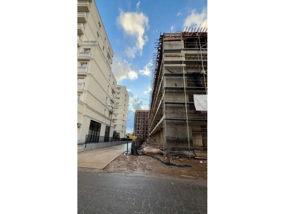 Tirane, shitet apartament 3+1+Ballkon Kati 5, 107 m² 98.000 € (Kamez)