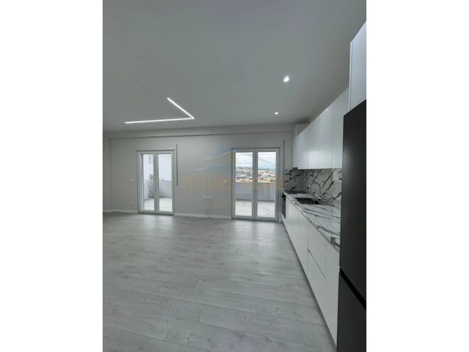 Tirane, jepet me qera apartament 1+1Kati 2, 60 m² 380 € (kodra e priftit)