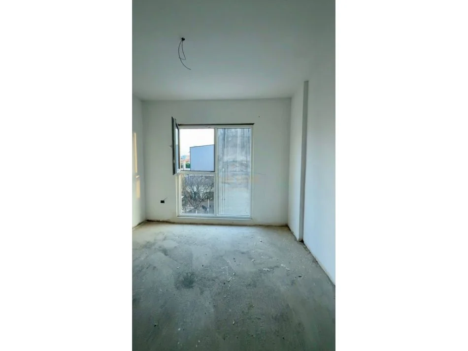 Tirane, shitet apartament 1+1+Ballkon Kati 1, 72 m² 63.500 € (Kamez)