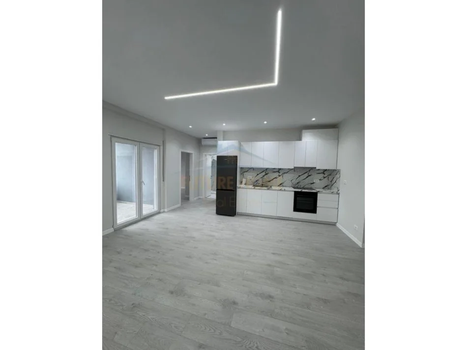 Tirane, jepet me qera apartament 2+1 Kati 4, 90 m² 450 € (kodra e priftit)