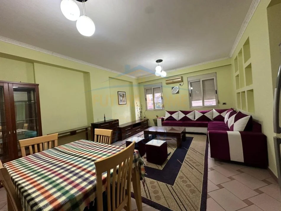 Tirane, jepet me qera apartament 1+1 Kati 1, 67 m² 650 € (Rruga e Bogdanëve)