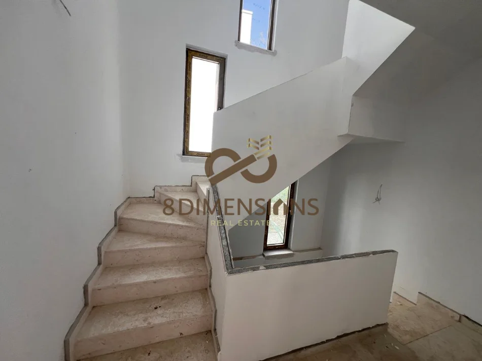 Tirane, shitet Vile 4+1 Kati 0, 334 m² 734.800 € (teg)
