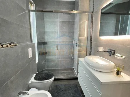 Tirane, jepet me qera apartament 2+1 Kati 8, 119 m² 2.100 € 