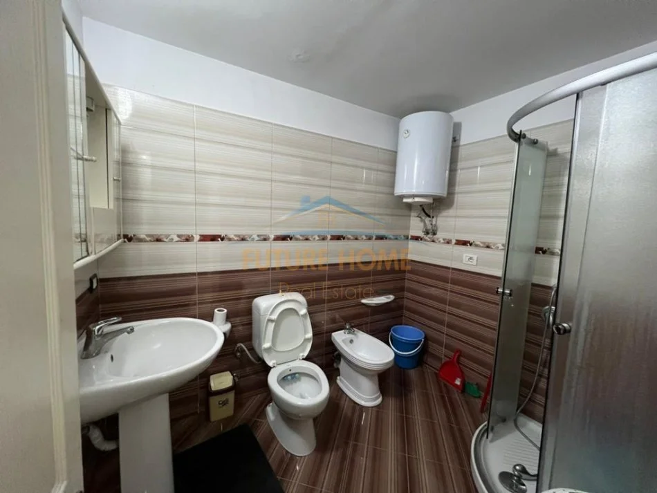 Tirane, jepet me qera apartament 3+1 Kati 6, 120 m² 600 € 