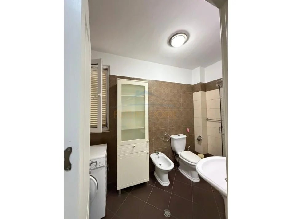 Tirane, jepet me qera apartament 2+1 Kati 2, 100 m² 700 € (pranë Rezidences " Kodra e Diellit 1".)