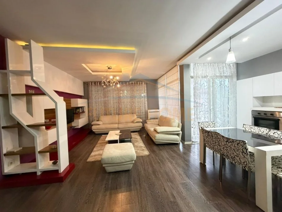 Tirane, jepet me qera apartament 2+1+Ballkon Kati 2, 100 m² 700 € (Kodra e Diellit)